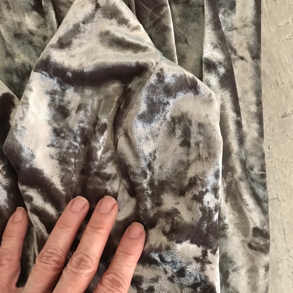 Silence & Noise Crushed Velvet Romper - Picture 7 of 8